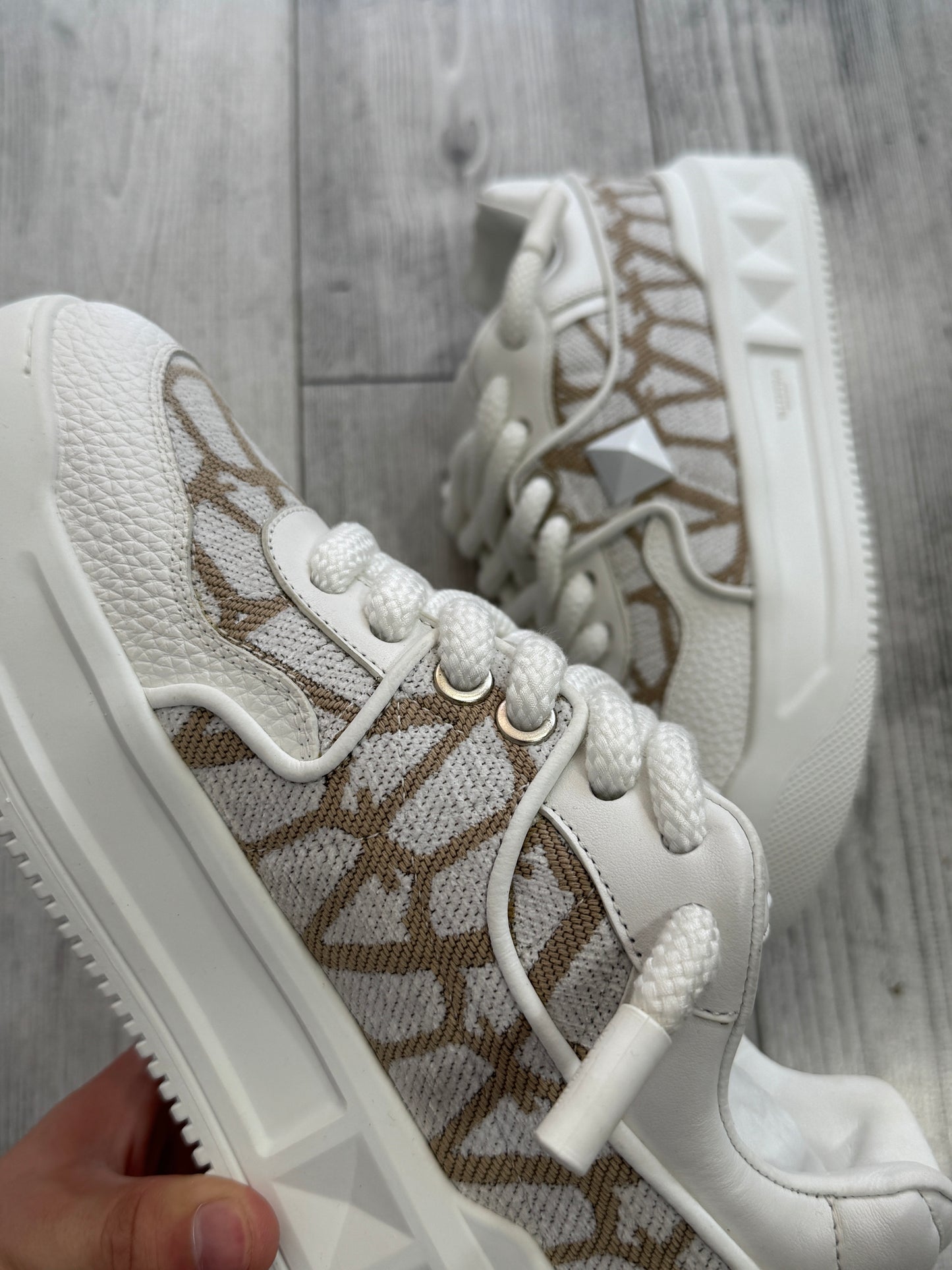 A Valentino sneakers