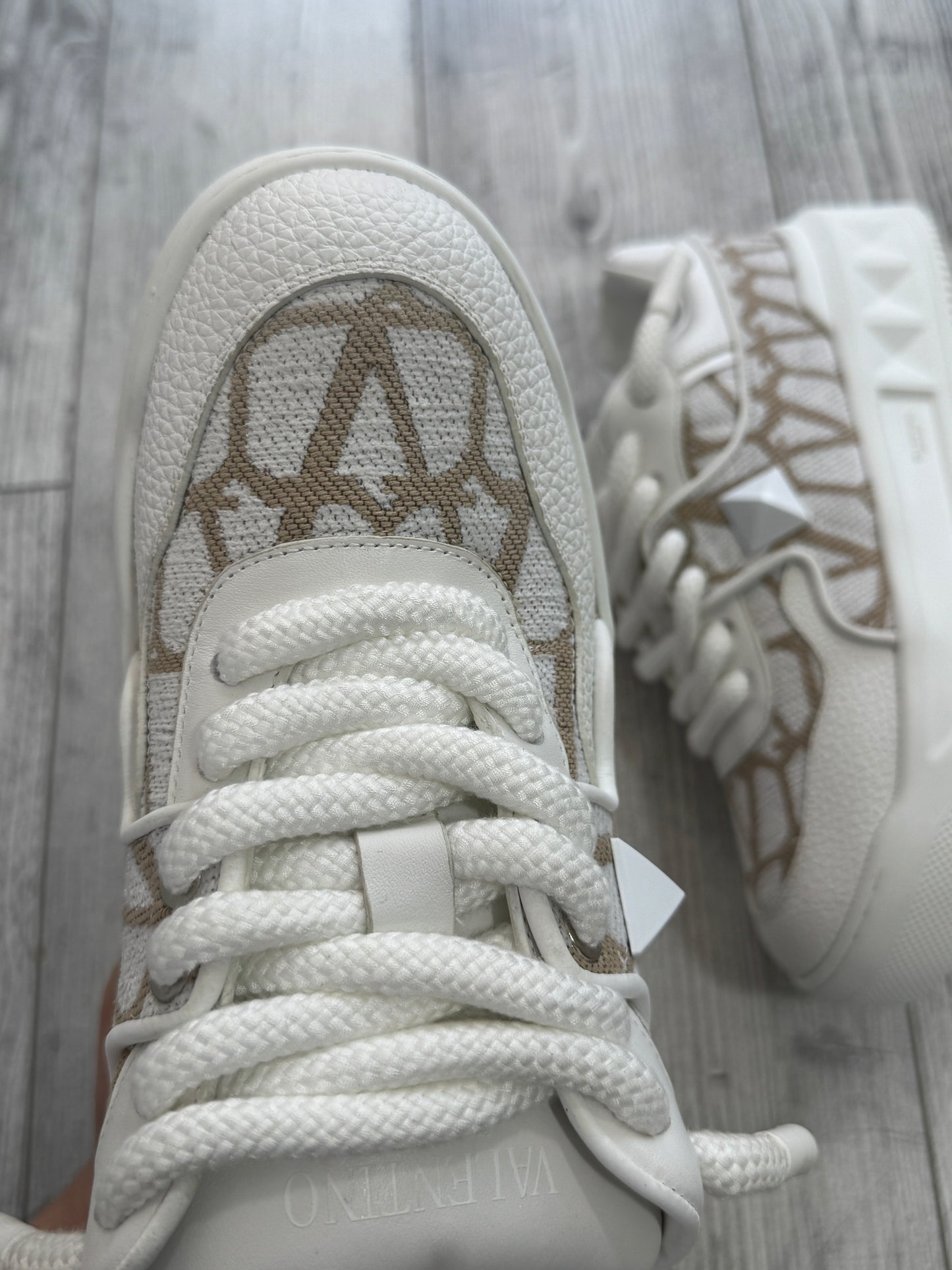 A Valentino sneakers